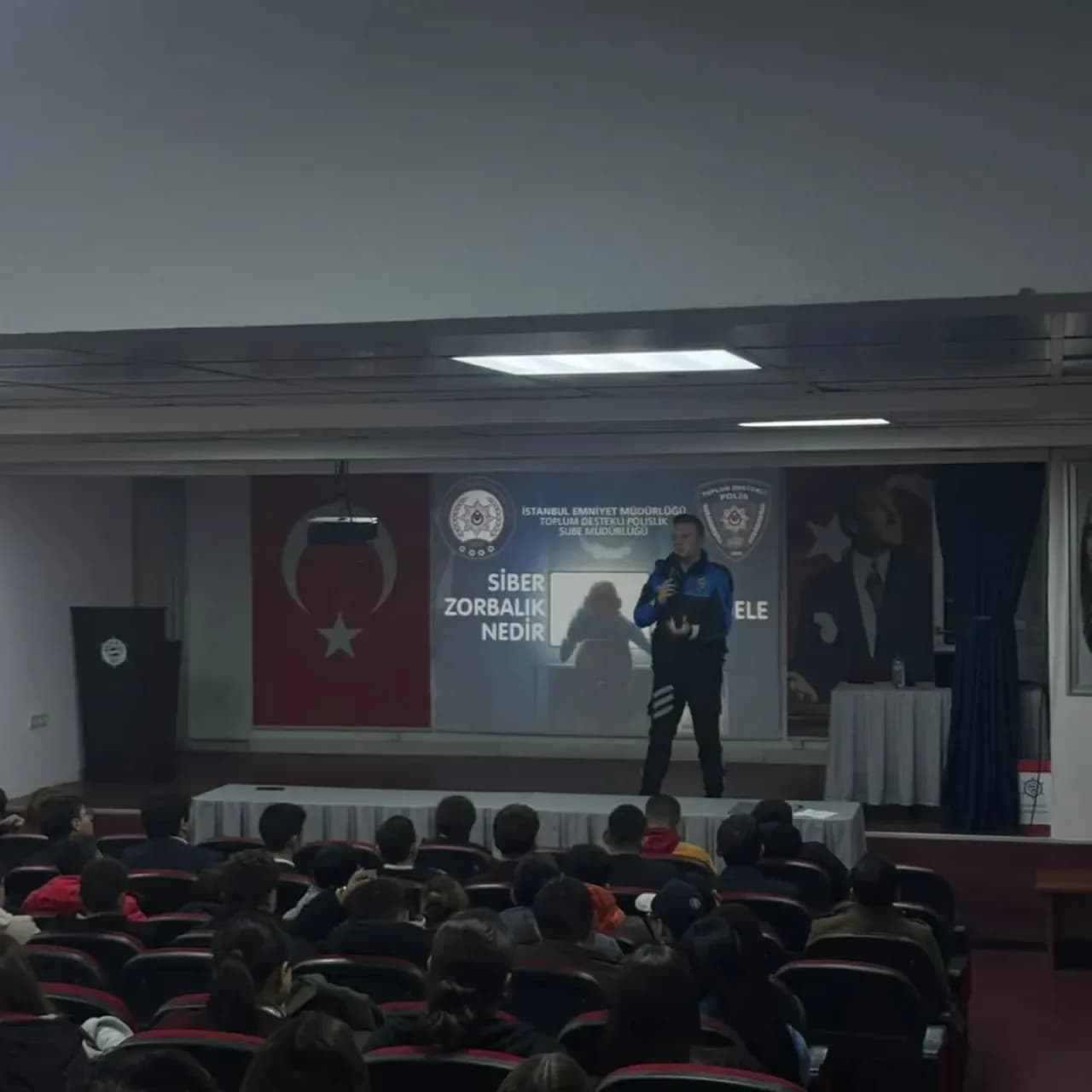 Beykoz'da Öğrenciler Siber Zorbalık ve Güvenli İnternet Konusunda Bilinçlendirildi