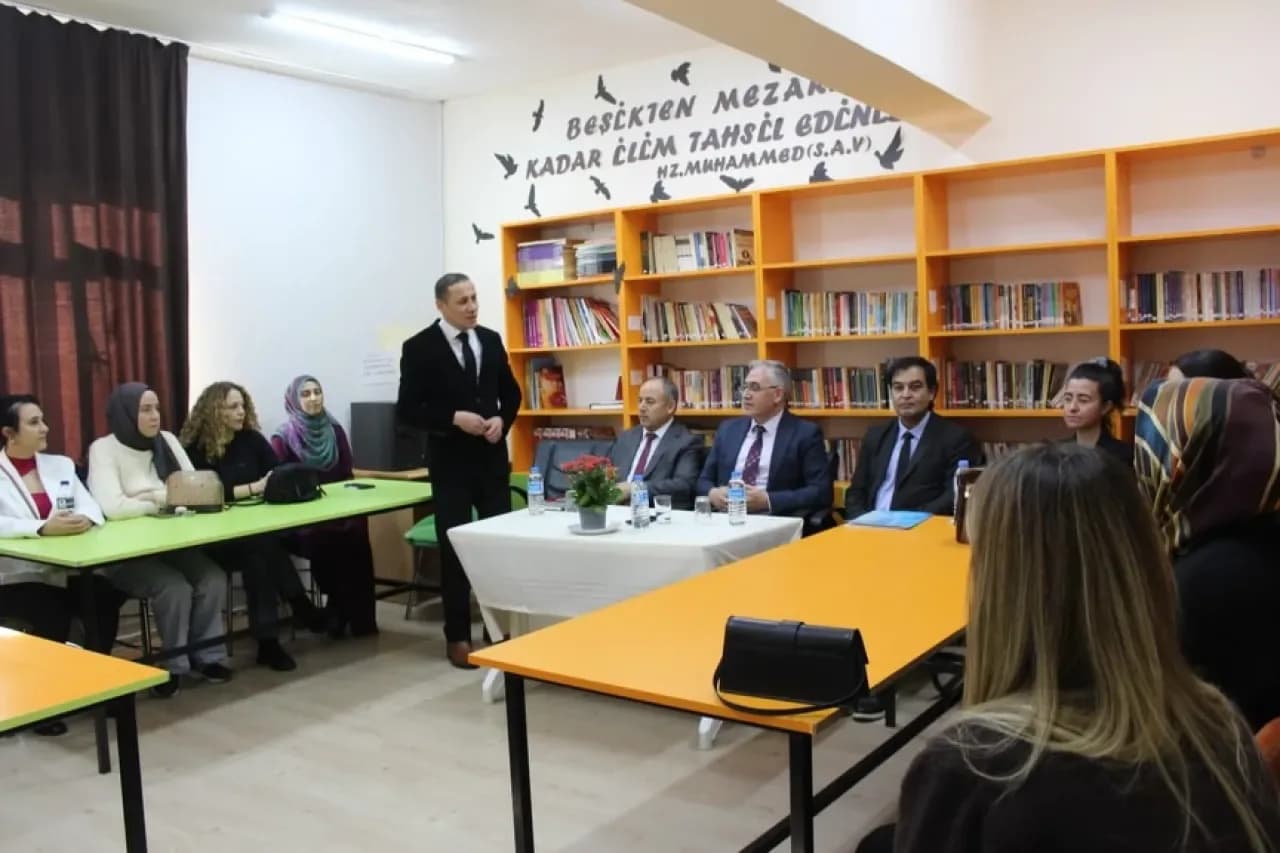 Çubuk'ta Akademik Başarı İçin Motivasyon Ziyaretleri Sürüyor Çubuk'ta Akademik Başarı İçin Motivasyon Ziyaretleri Sürüyor