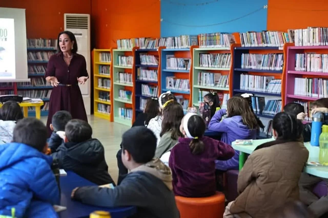 Antalya'da Çocuklar Kitaplarla Buluştu: Doğan Hızlan Kütüphanesi'nde Keyifli Etkinlik Antalya'da Çocuklar Kitaplarla Buluştu: Doğan Hızlan Kütüphanesi'nde Keyifli Etkinlik