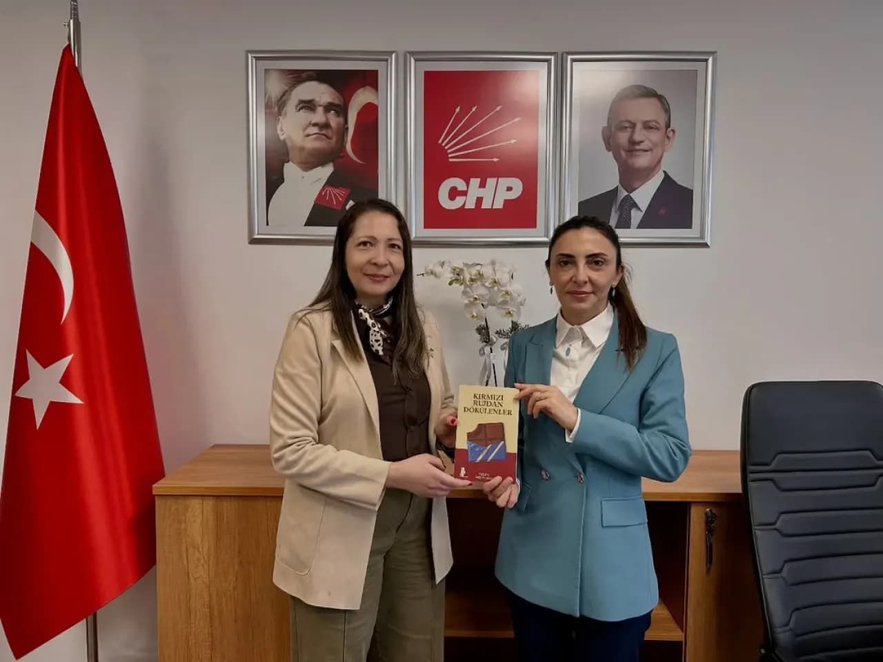 CHP'li Nurhayat Altaca Kayışoğlu, Yazar Özlem İbiş Yılmaz'ı Ağırladı CHP'li Nurhayat Altaca Kayışoğlu, Yazar Özlem İbiş Yılmaz'ı Ağırladı