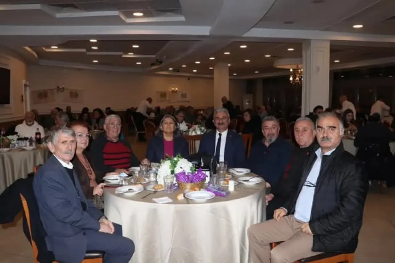 CHP'den Emeklilere Dayanışma Sözü: "İnsanca Yaşam Mücadelesinin Yanındayız" CHP'den Emeklilere Dayanışma Sözü: "İnsanca Yaşam Mücadelesinin Yanındayız"