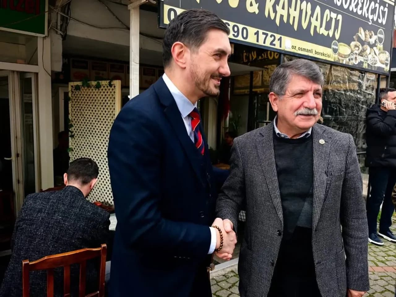 Kocaeli'de Kaçak İnşaat ve Orman İşgali Skandalında Gazeteci ve Meclis Üyesi Yargılanıyor Kocaeli'de Kaçak İnşaat ve Orman İşgali Skandalında Gazeteci ve Meclis Üyesi Yargılanıyor