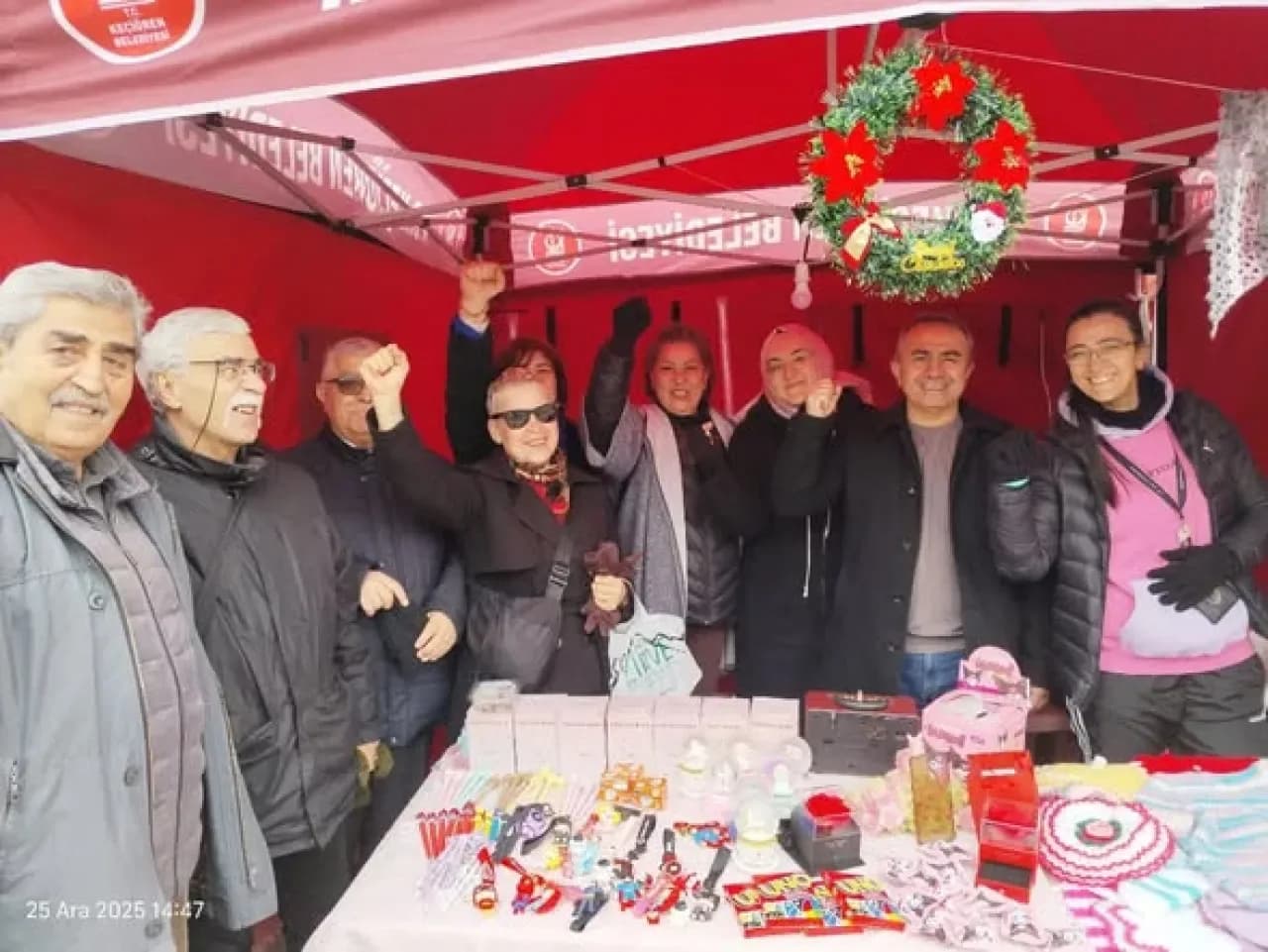 Keçiören'de Kadın Emeği Yeni Yıl Pazarı'na İYİ Parti'den Anlamlı Ziyaret Keçiören'de Kadın Emeği Yeni Yıl Pazarı'na İYİ Parti'den Anlamlı Ziyaret