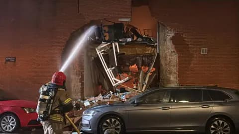Amsterdam'da Korkutan Patlama ve Yangın: Çok Sayıda Yaralı Var