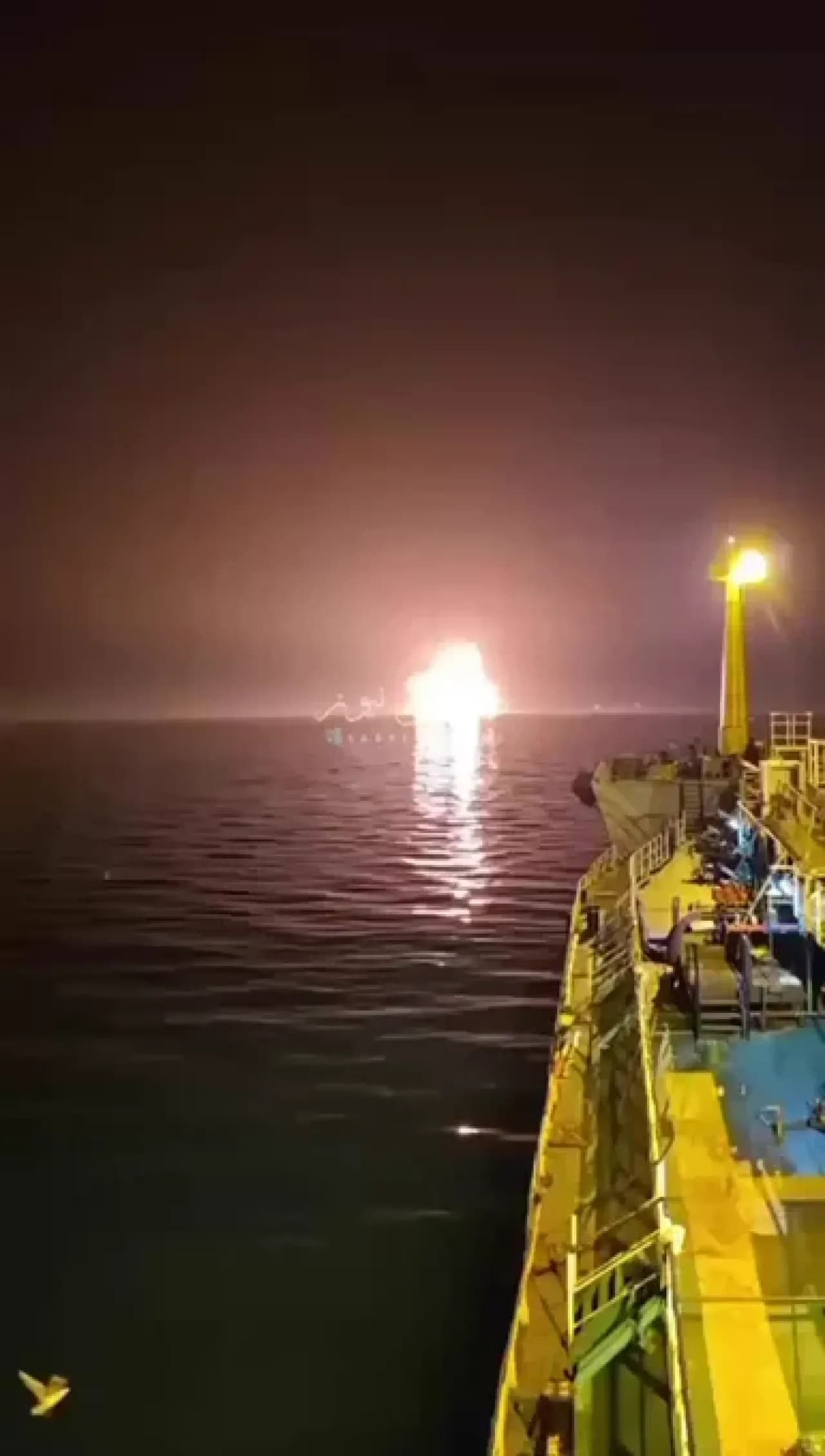 Petrol Tankeri Alev Alevler İçinde Kaldı: Facianın Boyutları Araştırılıyor Petrol Tankeri Alev Alevler İçinde Kaldı: Facianın Boyutları Araştırılıyor