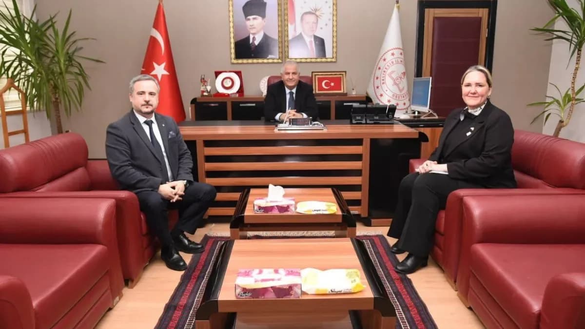 Bandırma Bahçeşehir Koleji Yöneticilerinden Balıkesir İl Milli Eğitim Müdürü'ne Hayırlı Olsun Ziyareti Bandırma Bahçeşehir Koleji Yöneticilerinden Balıkesir İl Milli Eğitim Müdürü'ne Hayırlı Olsun Ziyareti