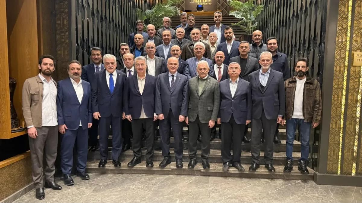 AK Partili Bayram, Binali Yıldırım'ın Katıldığı Piri Reis Vakfı İftarında Birlik Mesajı Verdi