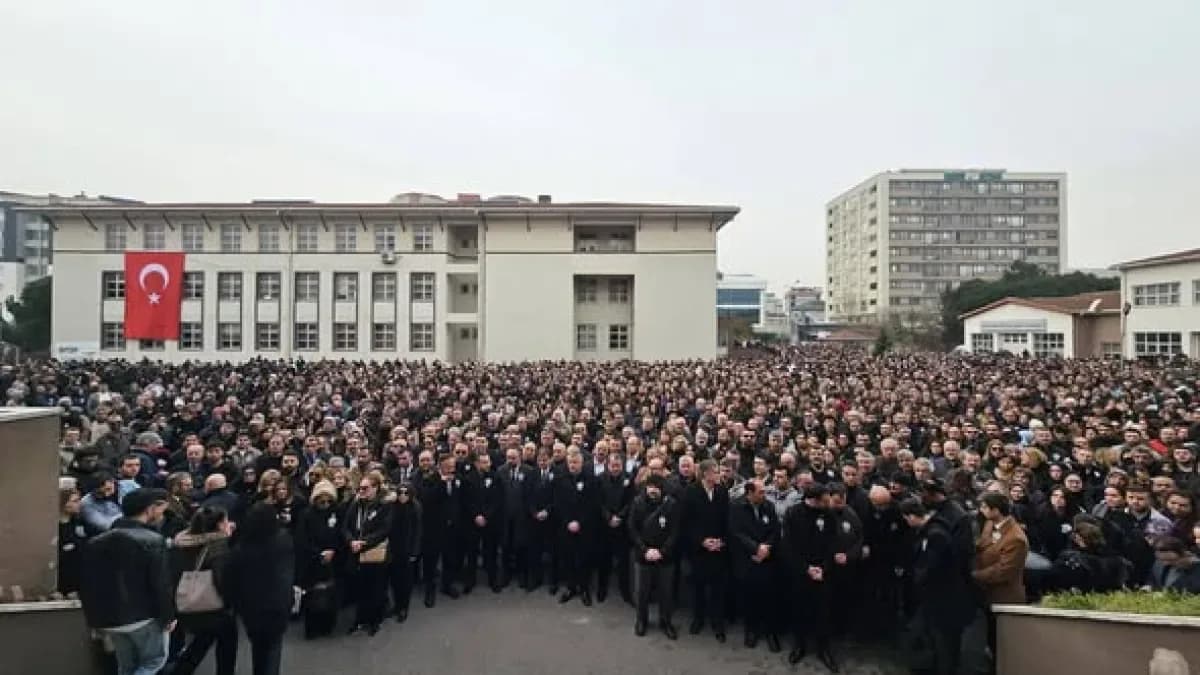 28 Şubat'ın 29. Yılında Sendikadan Kritik Açıklama: "Medya, Siyaset ve Ekonomi Ayakları Aydınlatılmalı" 28 Şubat'ın 29. Yılında Sendikadan Kritik Açıklama: "Medya, Siyaset ve Ekonomi Ayakları Aydınlatılmalı"