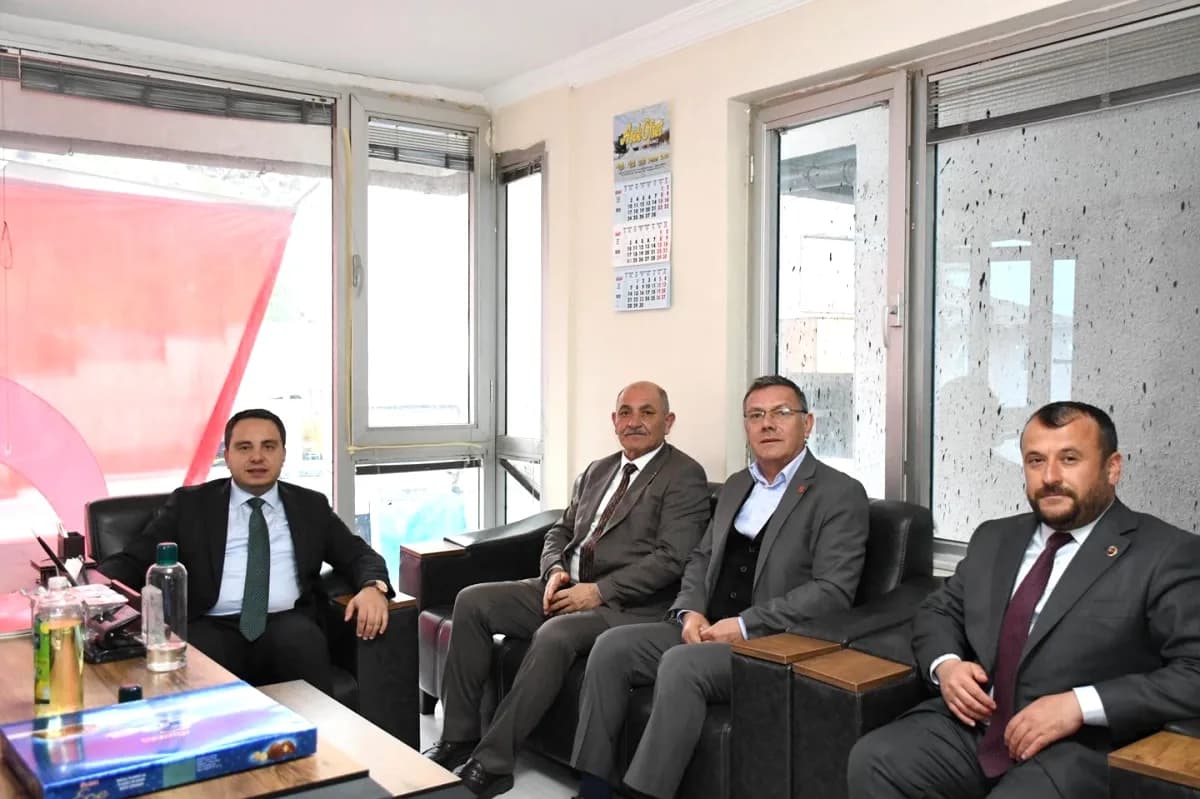 Kalecik'te Bayram Buluşması: Başkan Karakoç ve Kaymakam Aydoğan Siyasi Parti Temsilcileriyle Bir Araya Geldi Kalecik'te Bayram Buluşması: Başkan Karakoç ve Kaymakam Aydoğan Siyasi Parti Temsilcileriyle Bir Araya Geldi