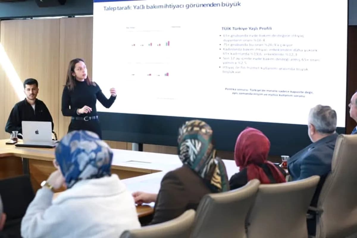 Kayseri Kent Konseyi Yaşlı Sağlığı Grubu AGÜ'de Toplantı Yaptı Kayseri Kent Konseyi Yaşlı Sağlığı Grubu AGÜ'de Toplantı Yaptı