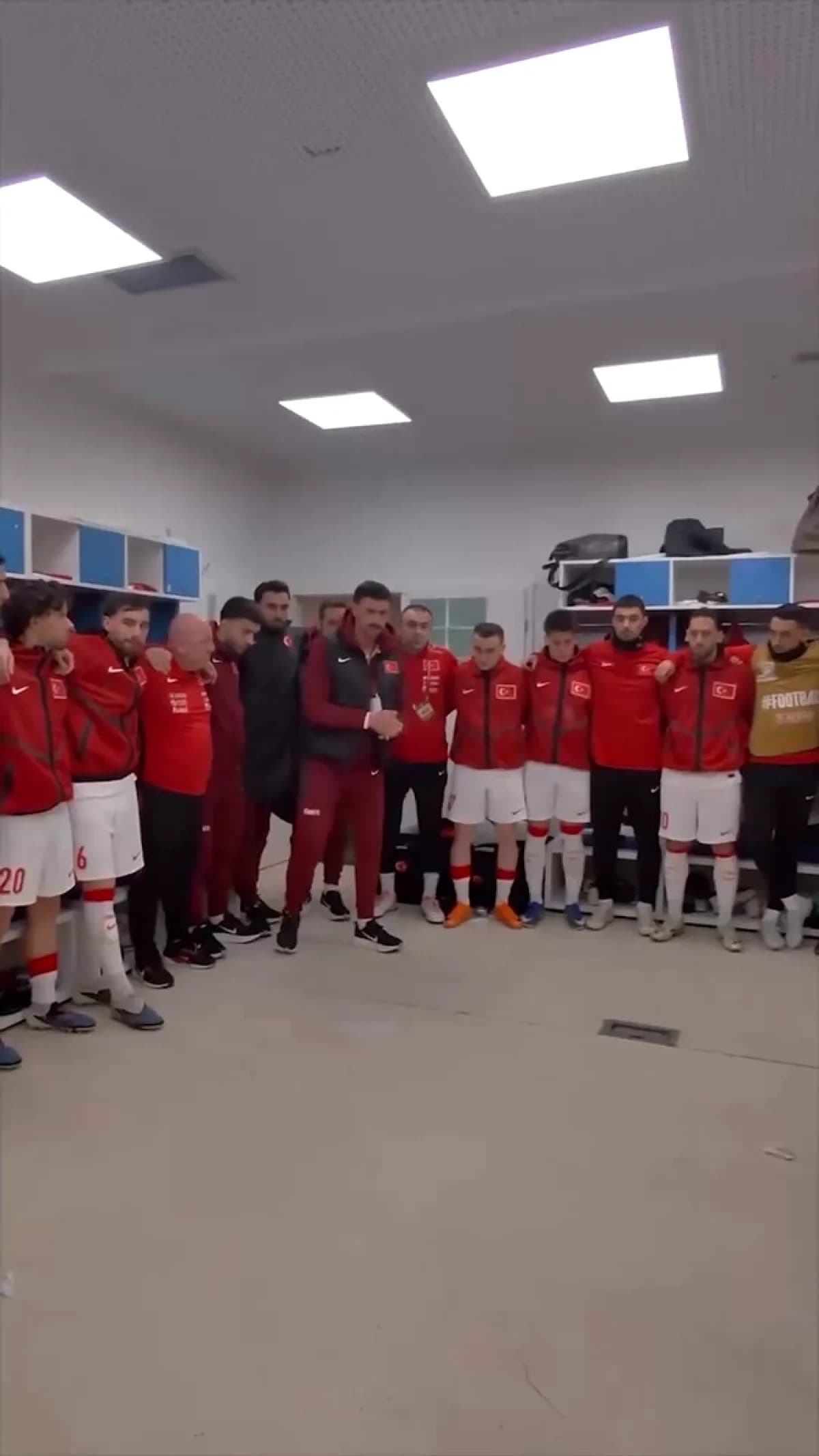 Merih Demiral'ın Kosova maçı öncesi soyunma odası konuşması: "Hayalimizi çalmayacağız!" Merih Demiral'ın Kosova maçı öncesi soyunma odası konuşması: "Hayalimizi çalmayacağız!"