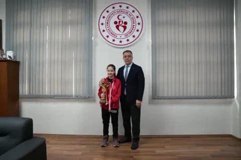 Defne Üzümcü'ye Altın Madalya: Konya'dan Balkan ve Avrupa'ya