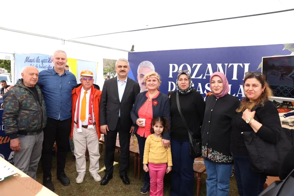 Ali Avan Portakal Çiçeği Karnavalı'nda Hemşehrileriyle Buluştu Ali Avan Portakal Çiçeği Karnavalı'nda Hemşehrileriyle Buluştu