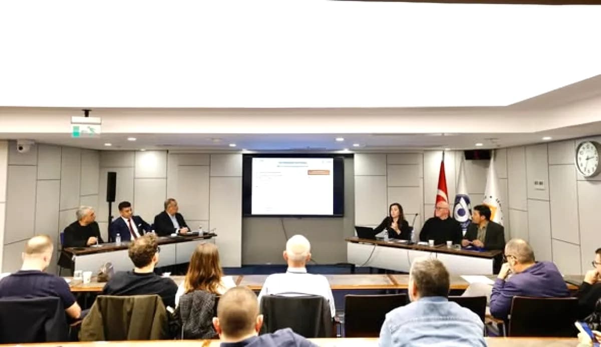 İzmir Bayındır Sera OTB'de Yatırımcı Toplantısı: Destek Mekanizmaları Görüşüldü