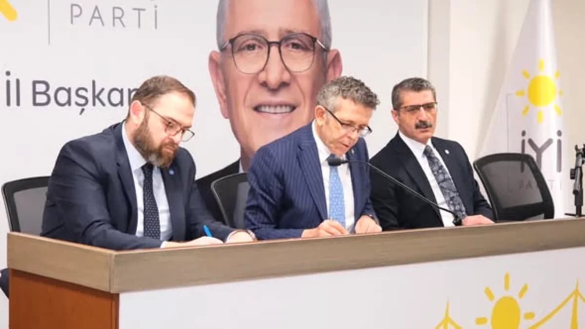 İYİ Parti İstanbul'dan Tiyatro Günü Mesajı İYİ Parti İstanbul'dan Tiyatro Günü Mesajı