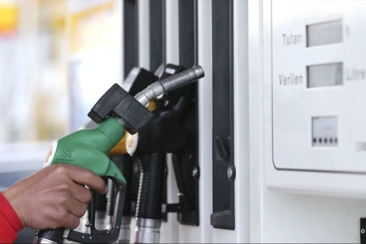 Petrol Fiyatları Çakıldı! 10 TL'lik İndirim Beklentisi