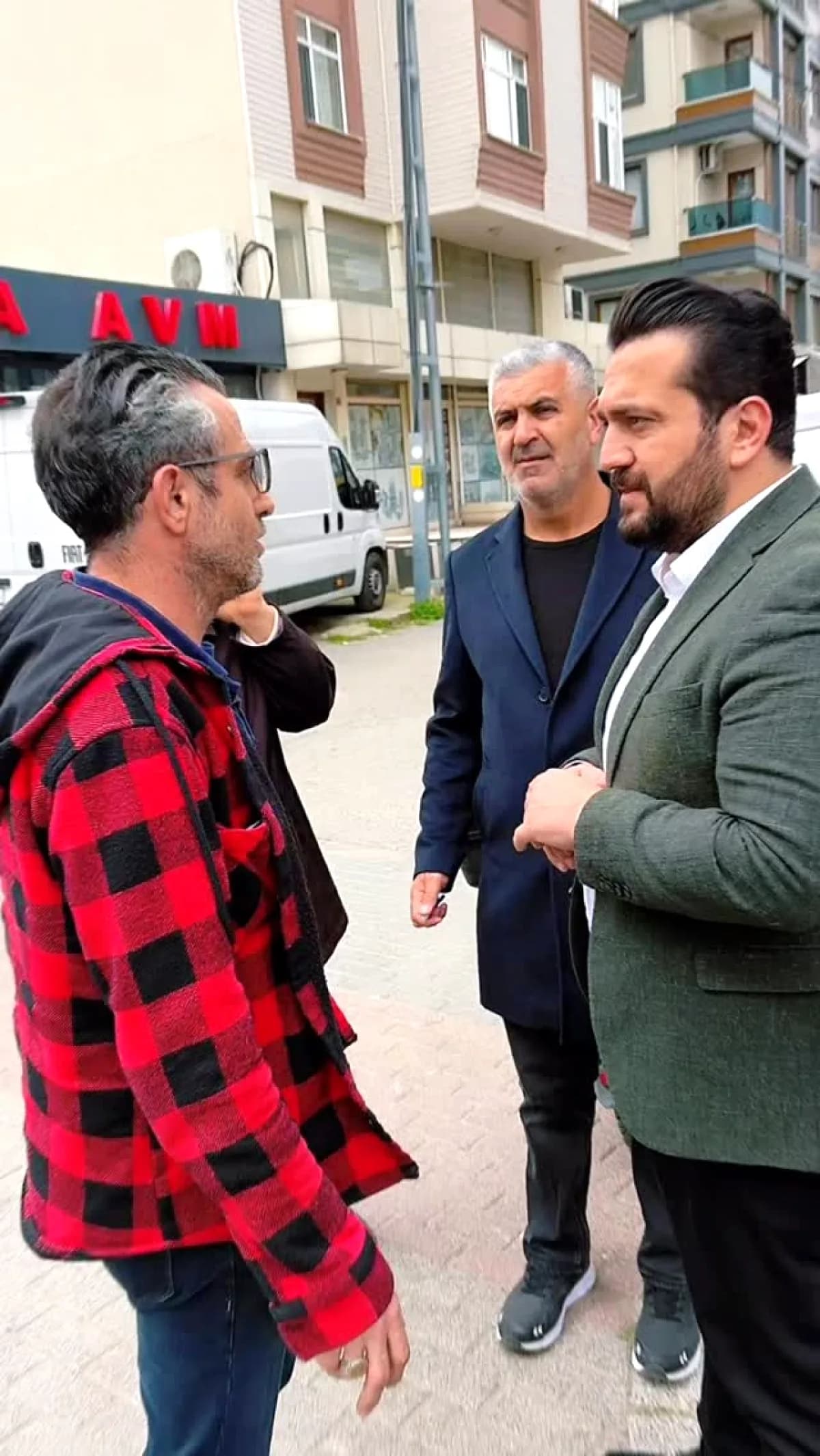 Kartal Esentepe'de Esnaf Ziyareti: 18 Nisan'da Altyapı Sorunları Masaya Yatırıldı Kartal Esentepe'de Esnaf Ziyareti: 18 Nisan'da Altyapı Sorunları Masaya Yatırıldı