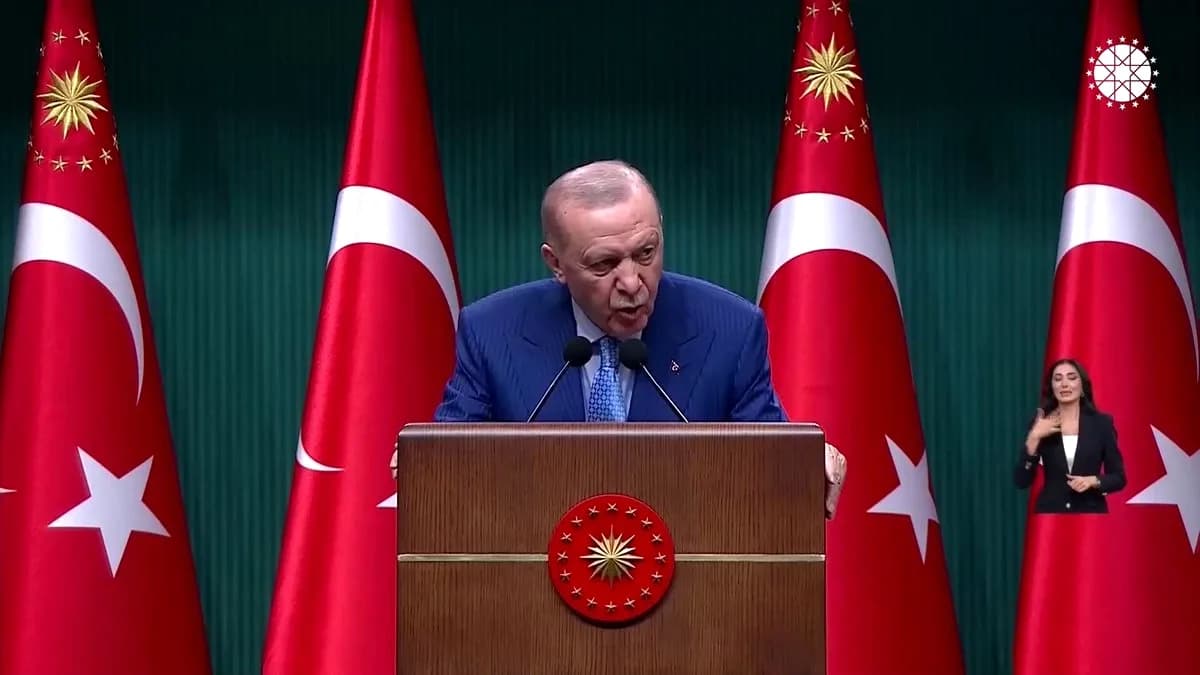 Cumhurbaşkanı Erdoğan'dan Okul Güvenliği İçin Kritik Talimat: Siber Devriye ve Yapay Zeka Desteği Cumhurbaşkanı Erdoğan'dan Okul Güvenliği İçin Kritik Talimat: Siber Devriye ve Yapay Zeka Desteği