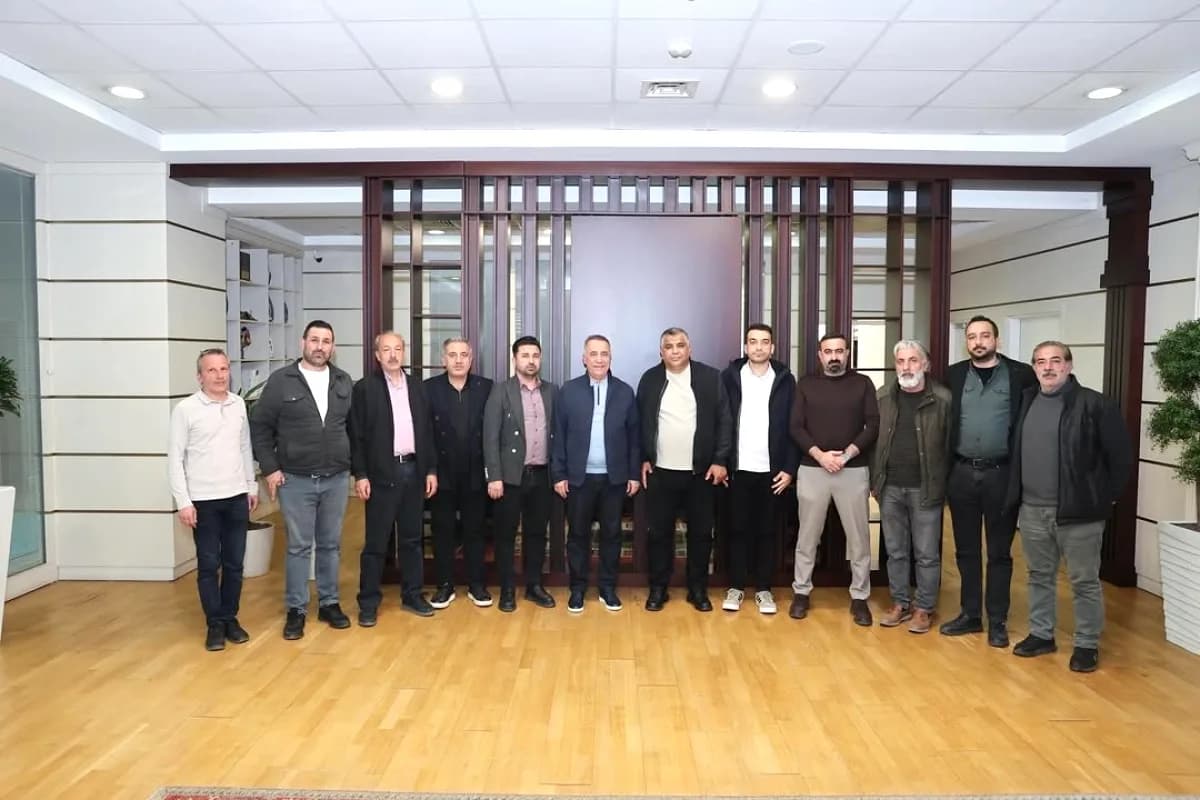 Sultangazi'de Dernek Temsilcileri Başkan Dursun'u Ziyaret Etti