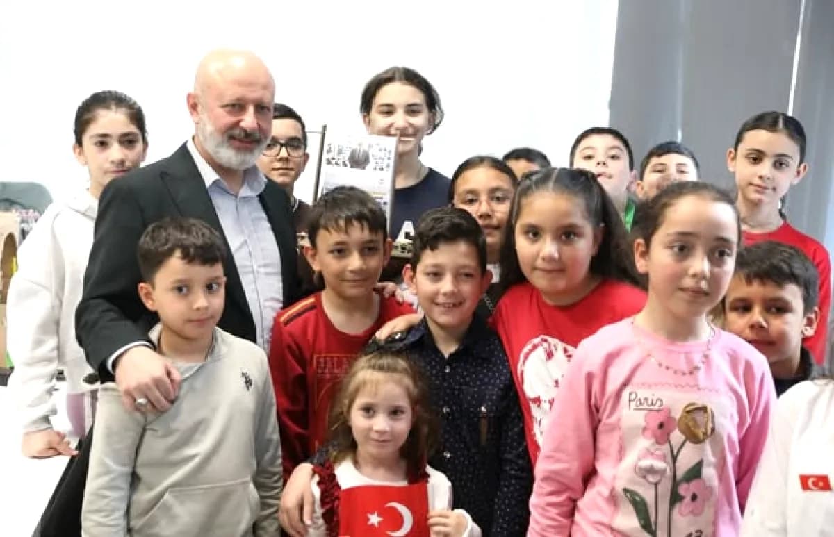 Vali Muammer Güler Stadı Yenilendi: Kocasinan'da Gençlerin Hayali Yeşil Sahada Vali Muammer Güler Stadı Yenilendi: Kocasinan'da Gençlerin Hayali Yeşil Sahada