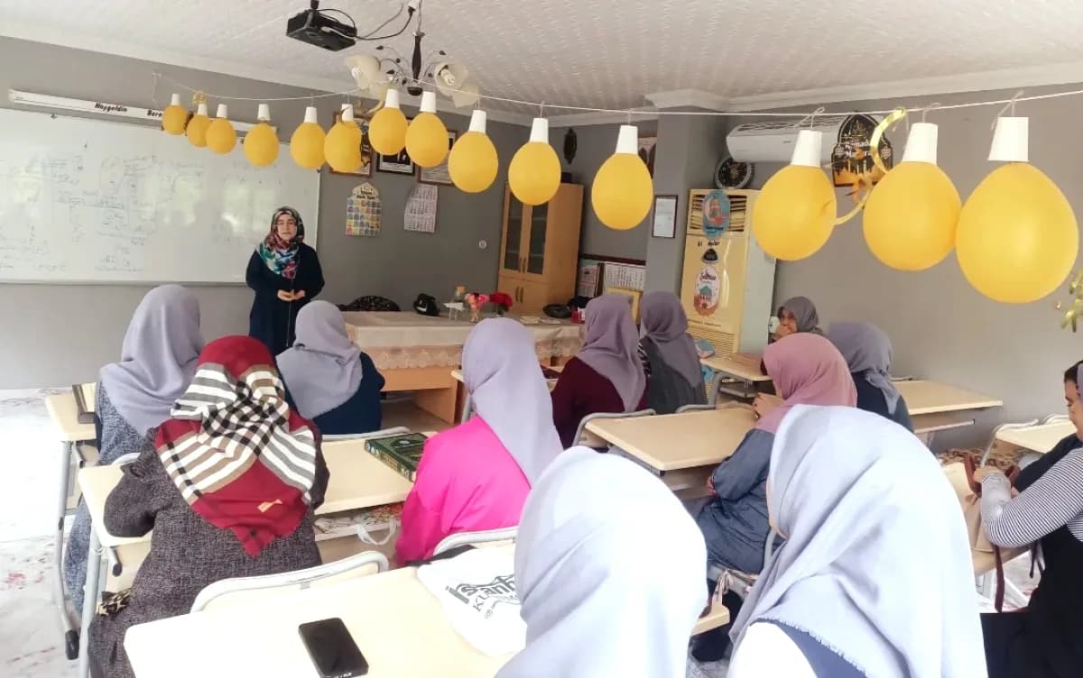 Bigadiç'te Kur'an Kursu Öğrencilerine Mahremiyet Semineri Verildi Bigadiç'te Kur'an Kursu Öğrencilerine Mahremiyet Semineri Verildi