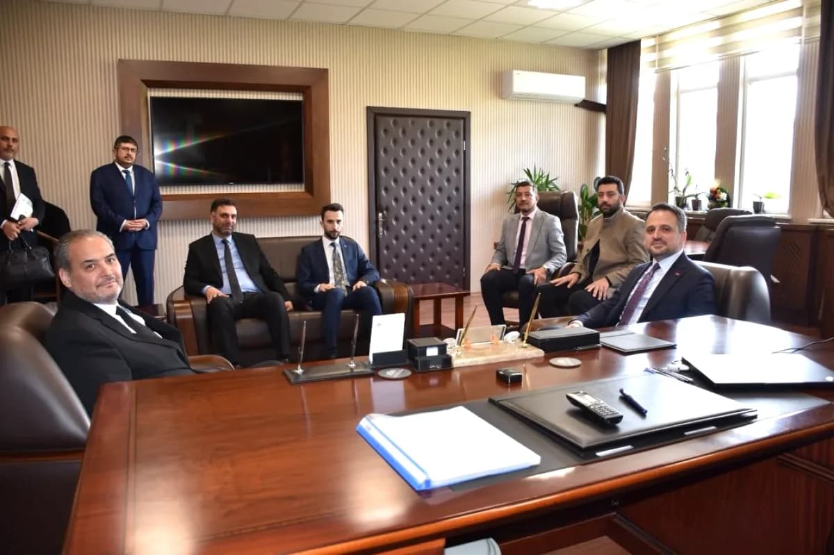 Gençlik ve Spor Bakan Yardımcısı Eminoğlu, AFSÜ Rektörü Aslan'ı Ziyaret Etti