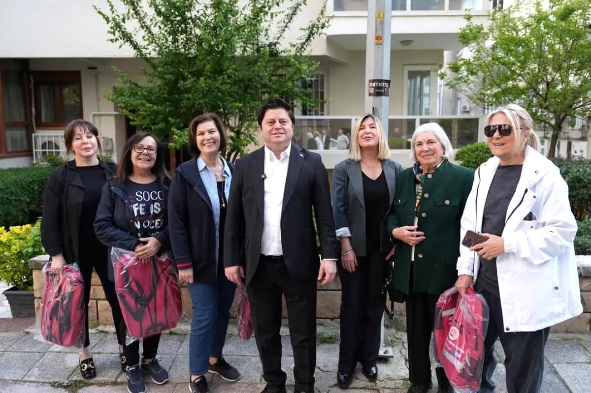 Kadıköy Belediye Başkanı Kösedağı, Caddebostan'da Vatandaşla Buluştu Kadıköy Belediye Başkanı Kösedağı, Caddebostan'da Vatandaşla Buluştu