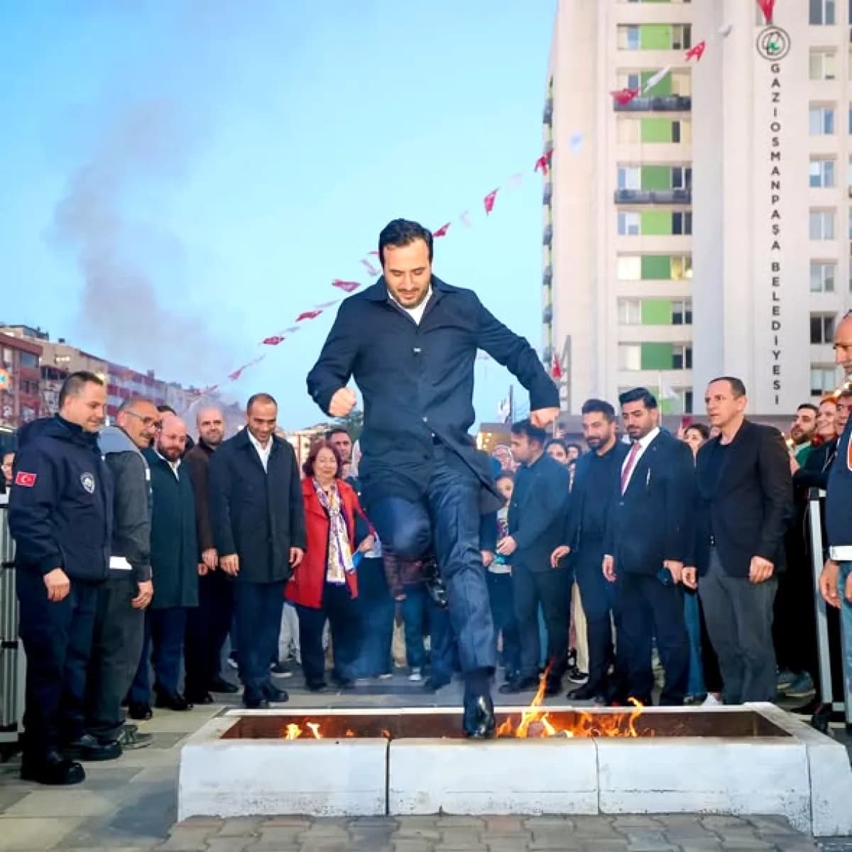 Bağcılar'ın Eski Başkanı Özdemir, Gaziosmanpaşa'da Hıdırellez Coşkusuna Katıldı