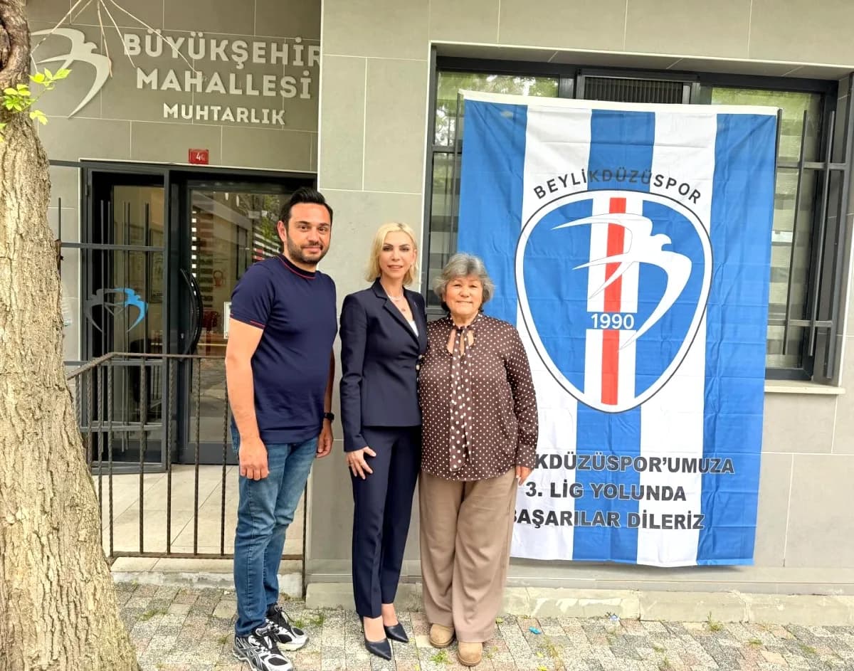Beylikdüzü Spor Kulübü'nden Muhtarlara Üçüncü Lig Teşekkürü Beylikdüzü Spor Kulübü'nden Muhtarlara Üçüncü Lig Teşekkürü