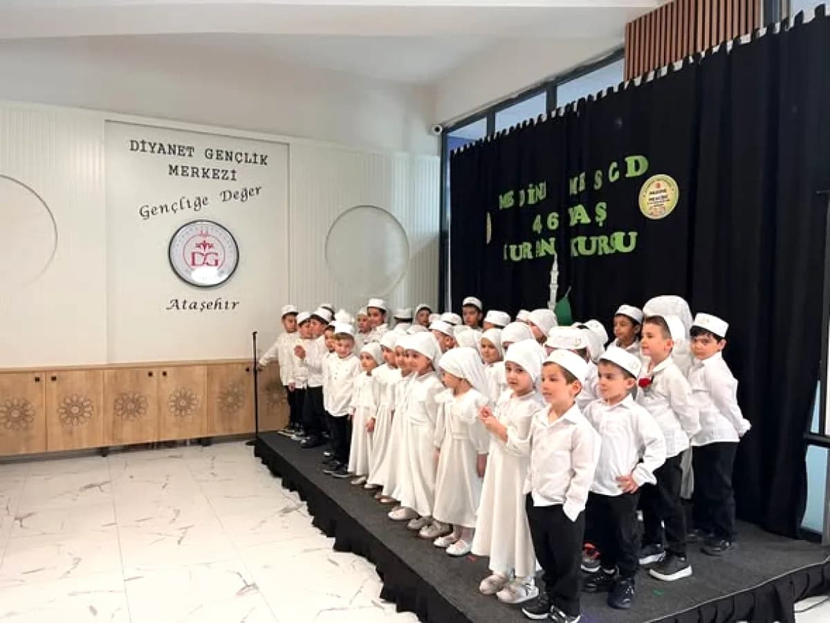 Ataşehir'de Sabah Namazı Buluşması: Medine Mescidi'nde Ailece Katılım Ataşehir'de Sabah Namazı Buluşması: Medine Mescidi'nde Ailece Katılım
