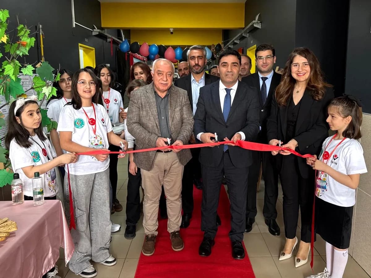 Çekmeköy BİLSEM Öğrencilerinin TÜBİTAK Bilim Fuarı İlgi Gördü