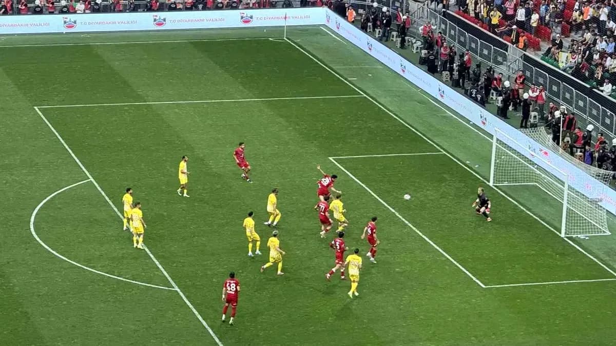 Mardin 1969 Spor, 18 Yıl Sonra TFF 1. Lig'de! Muşspor'u 2-1 Mağlup Etti Mardin 1969 Spor, 18 Yıl Sonra TFF 1. Lig'de! Muşspor'u 2-1 Mağlup Etti