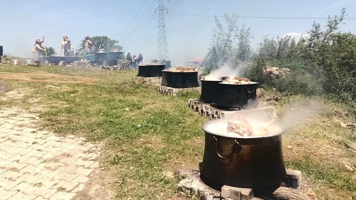 Denizli'de Bin Yıllık Hıdırellez Geleneği Coşkuyla Yaşatıldı Denizli'de Bin Yıllık Hıdırellez Geleneği Coşkuyla Yaşatıldı