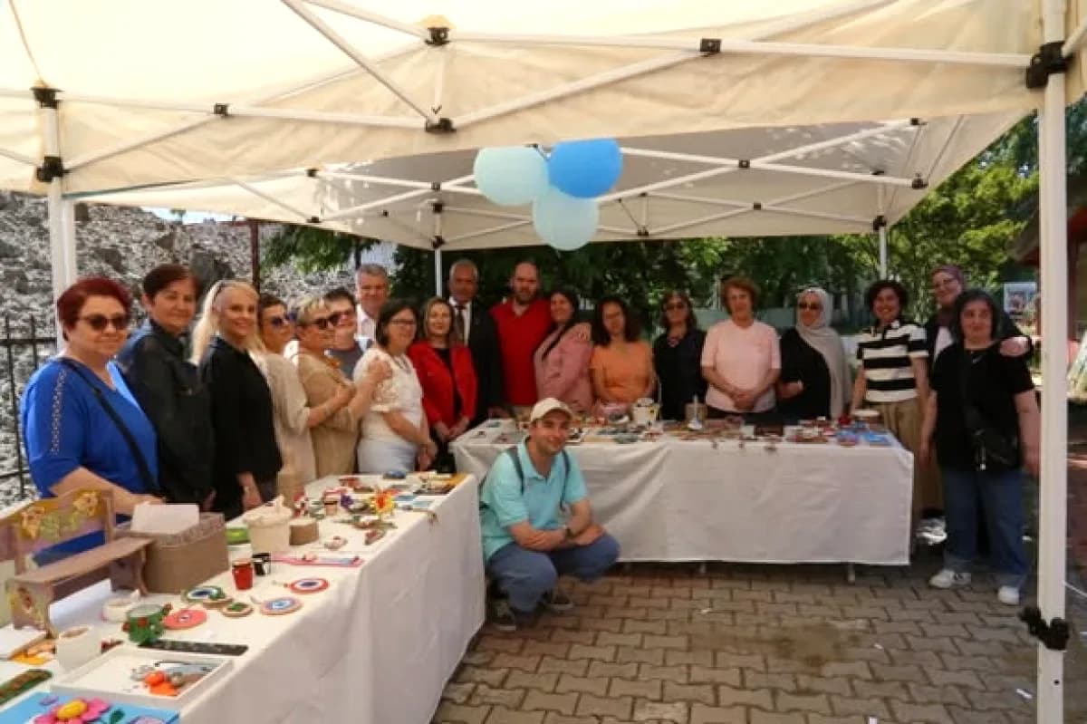 Edremit'te Engelliler Haftası'nda Özel Sergi Ziyareti Edremit'te Engelliler Haftası'nda Özel Sergi Ziyareti