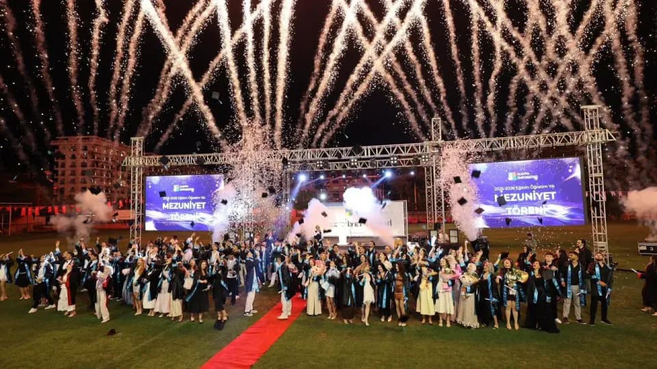 Alanya Üniversitesi'nden Büyük Başarı: 4 Farklı Kategoride İlk 20'ye Girdi görseli