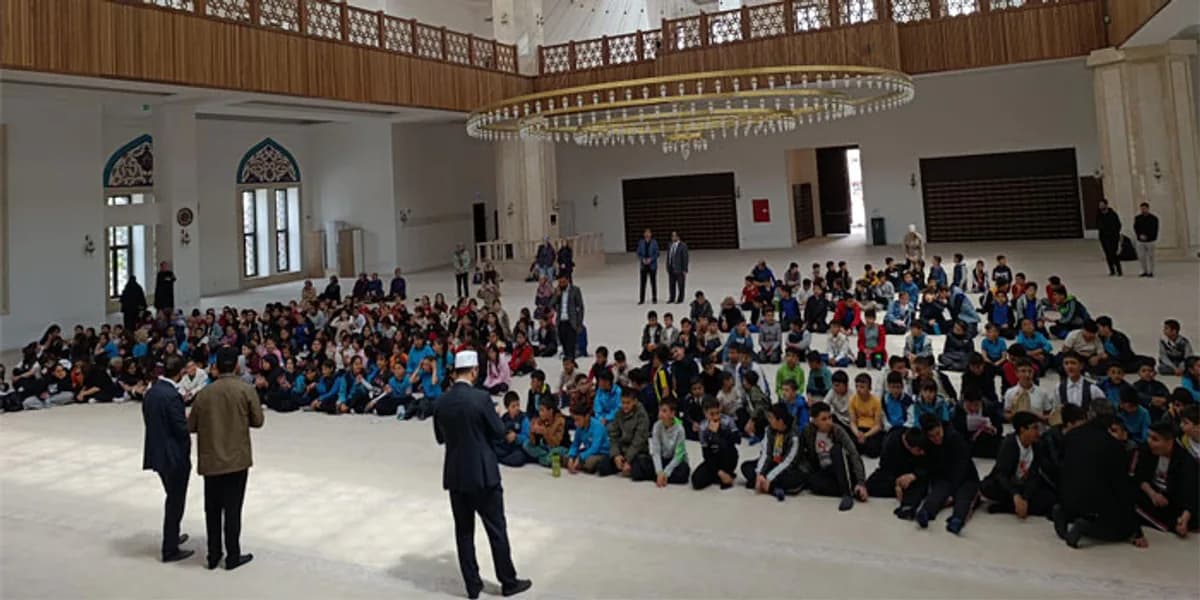 Kars'ta ÇEDES Projesi Final Heyecanı: Gençler Değerlerini Sergiledi