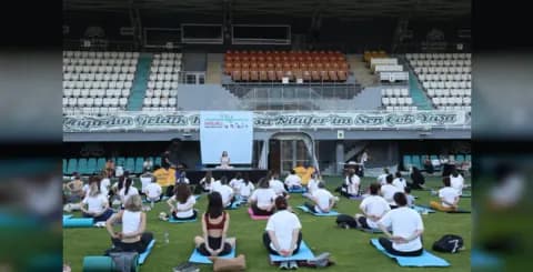 Nilüfer'de Sağlıklı Yaşlanmanın Formülü: Yoga ve Meditasyon Bir Arada