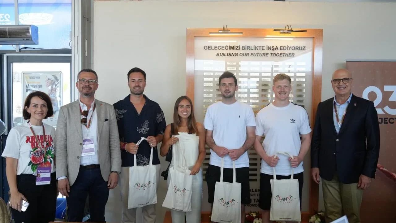 Alanya'da Dev Tanıtım Hamlesi: 1,5 Milyon Takipçili Fenomenler Şehri Geziyor Alanya'da Dev Tanıtım Hamlesi: 1,5 Milyon Takipçili Fenomenler Şehri Geziyor