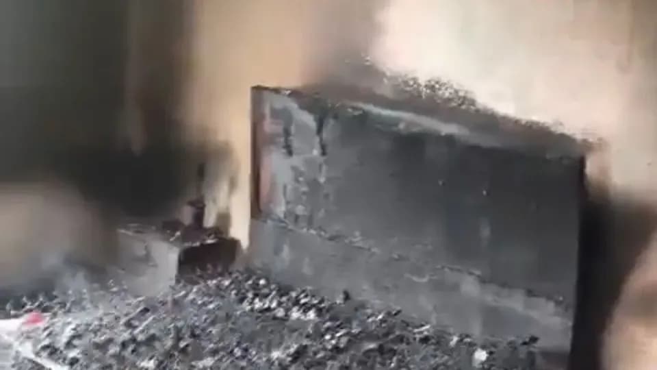 Iğdır'da Dramatik Yangın: Şehir Dışındayken Evinin Kül Olduğunu Öğrendi görseli