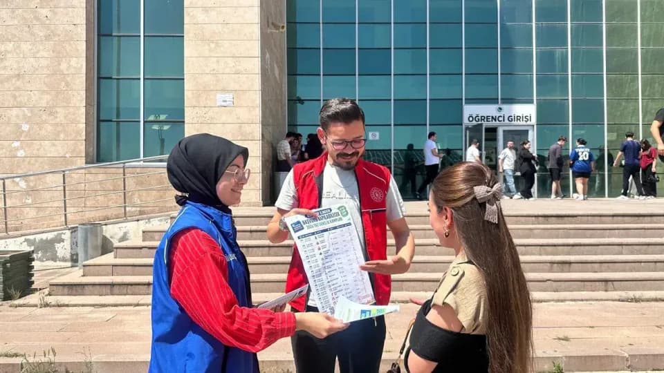 Üniversiteliler İçin Yaz Tatili Fırsatı: GSB Gençlik Kampları Başvuruları Sürüyor görseli