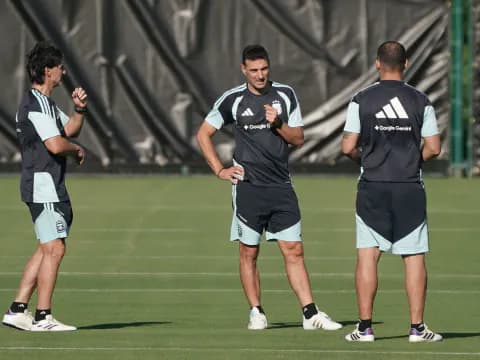 Dünya Şampiyonu Arjantin'de Kritik Kararlar: Messi'nin Yanına Kim Gelecek?