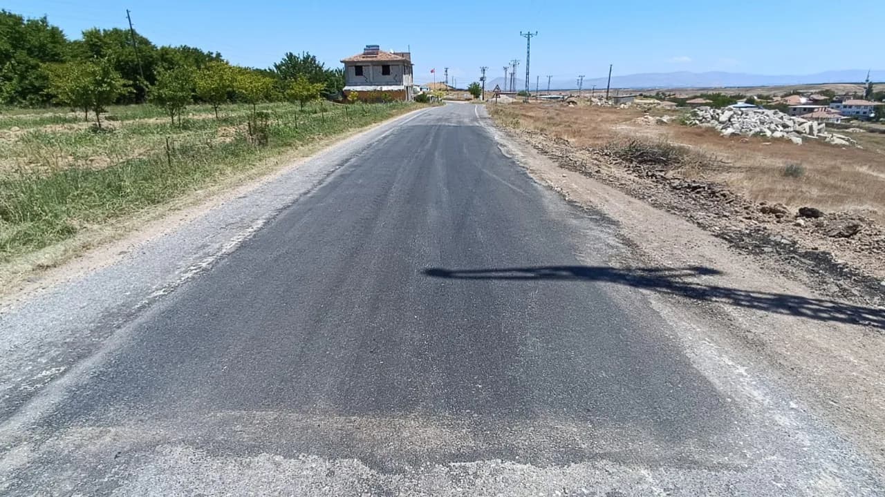 Akçadağ'da Ulaşım Konforu Artıyor: Mahalle Mahalle Yol Yenileme Hamlesi
