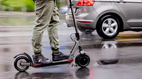 Almanya'da Pes Dedirten Olay: Önce Panelvanla Sonra E-Scooterla Yakalandı
