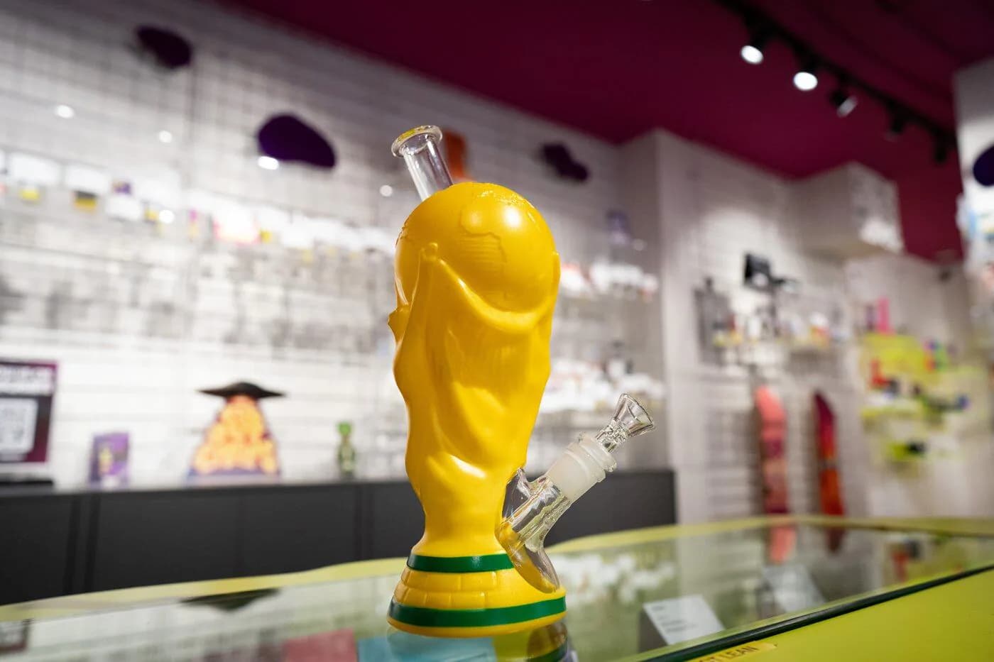FIFA'dan Toronto'daki Tütüncüye 'Kırmızı Kart': Kupa Tasarımlı Ürüne Engel