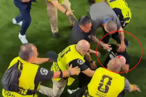 Dünya Kupası'nda Tartışmalı Anlar: Sahaya Girmek İsteyen Taraftara Sert Müdahale