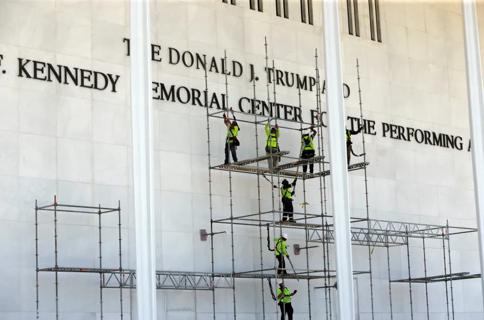 Washington'da Sembolik Savaş: Trump'ın İsmi Kennedy Center'dan Siliniyor görseli