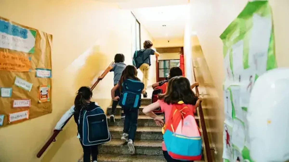 Okullar Ne Zaman Kapanıyor? 2026 Karne Dağıtım Tarihi ve Yaz Tatili Detayları Okullar Ne Zaman Kapanıyor? 2026 Karne Dağıtım Tarihi ve Yaz Tatili Detayları