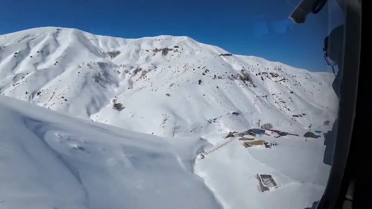 Hava Kuvvetleri Helikopteri, 15 Günlük Mahsur Kalma Durumunda Vatandaşı Kurtardı Hava Kuvvetleri Helikopteri, 15 Günlük Mahsur Kalma Durumunda Vatandaşı Kurtardı