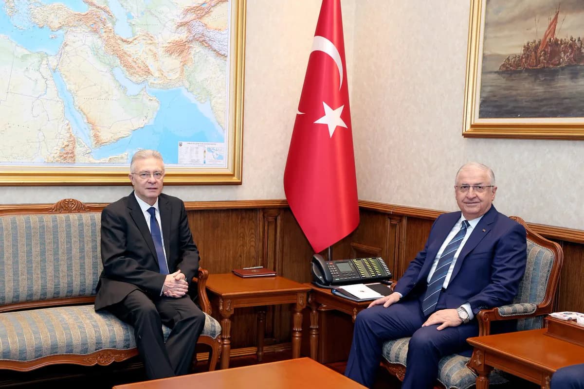 Milli Savunma Bakanı Yaşar Güler, Romanya'nın Savunma Danışmanını Kabul Etti Milli Savunma Bakanı Yaşar Güler, Romanya'nın Savunma Danışmanını Kabul Etti
