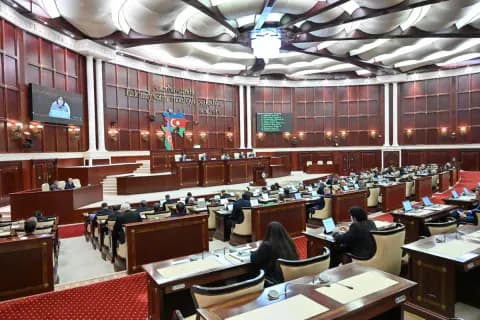Azerbaycan'da Yeni Para Cezaları Dönemi: Milli Meclis Kanun Değişikliklerini Kabul Etti